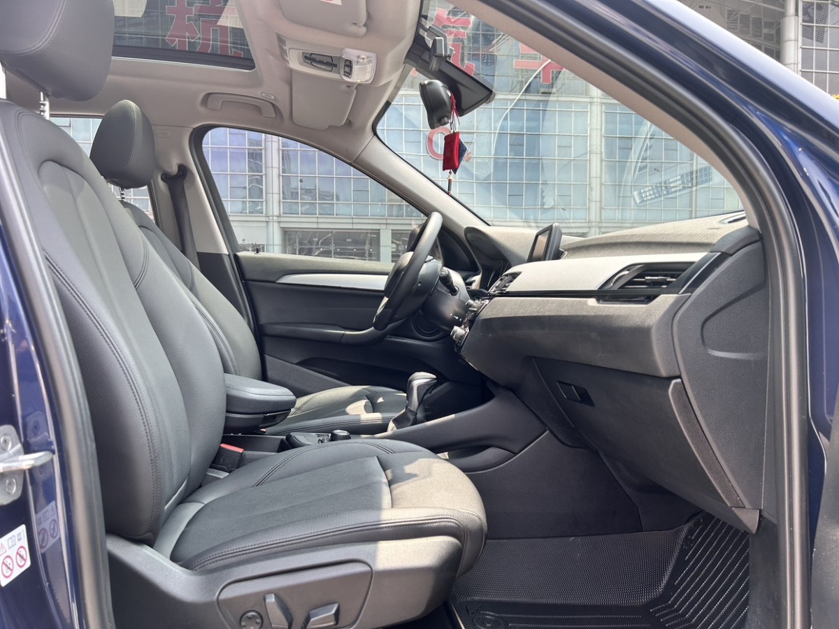 寶馬 寶馬X1  2019款 sDrive20Li 領(lǐng)先型圖片