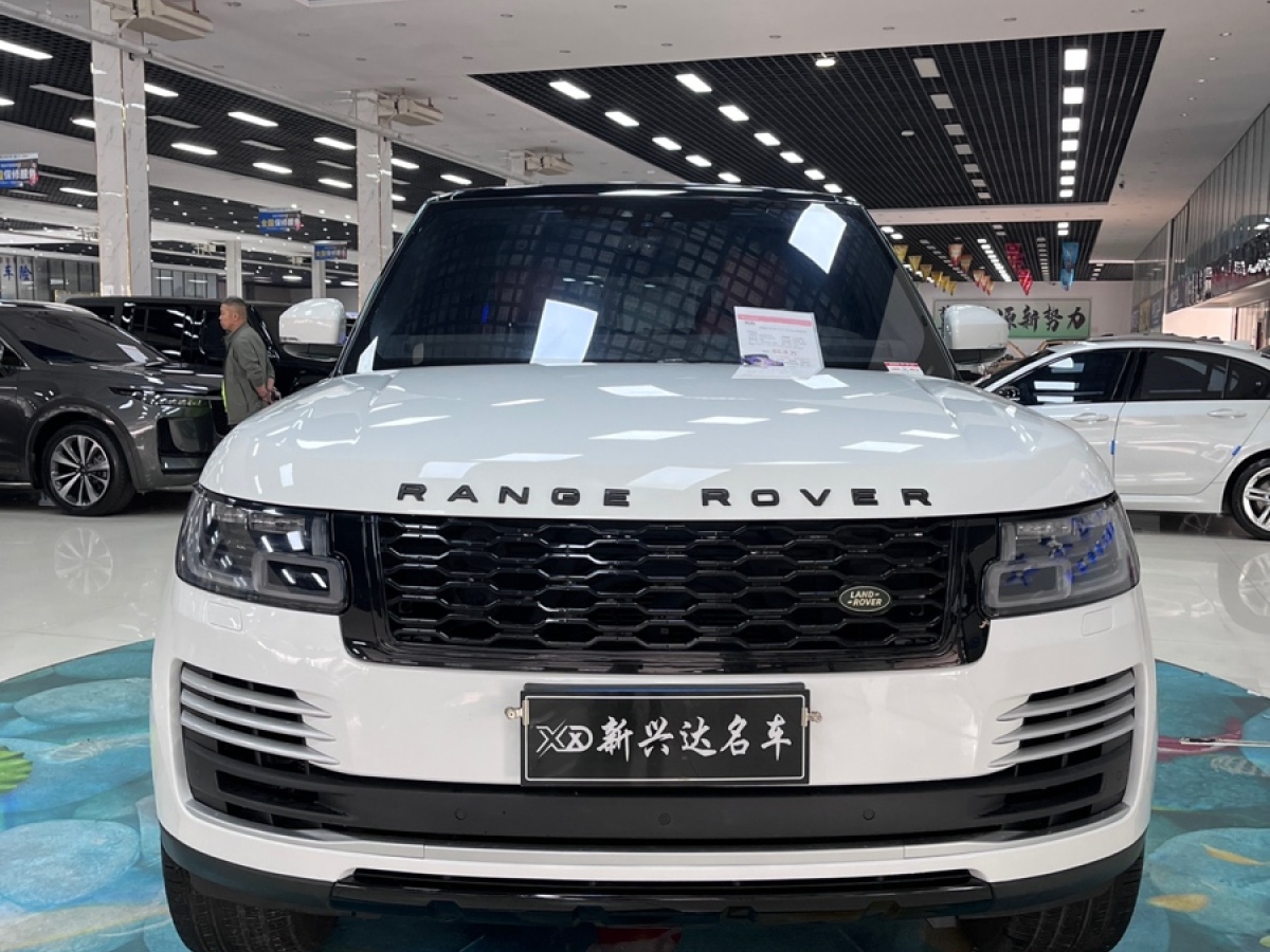 路虎 攬勝  2020款 3.0 L6 傳世加長(zhǎng)版圖片