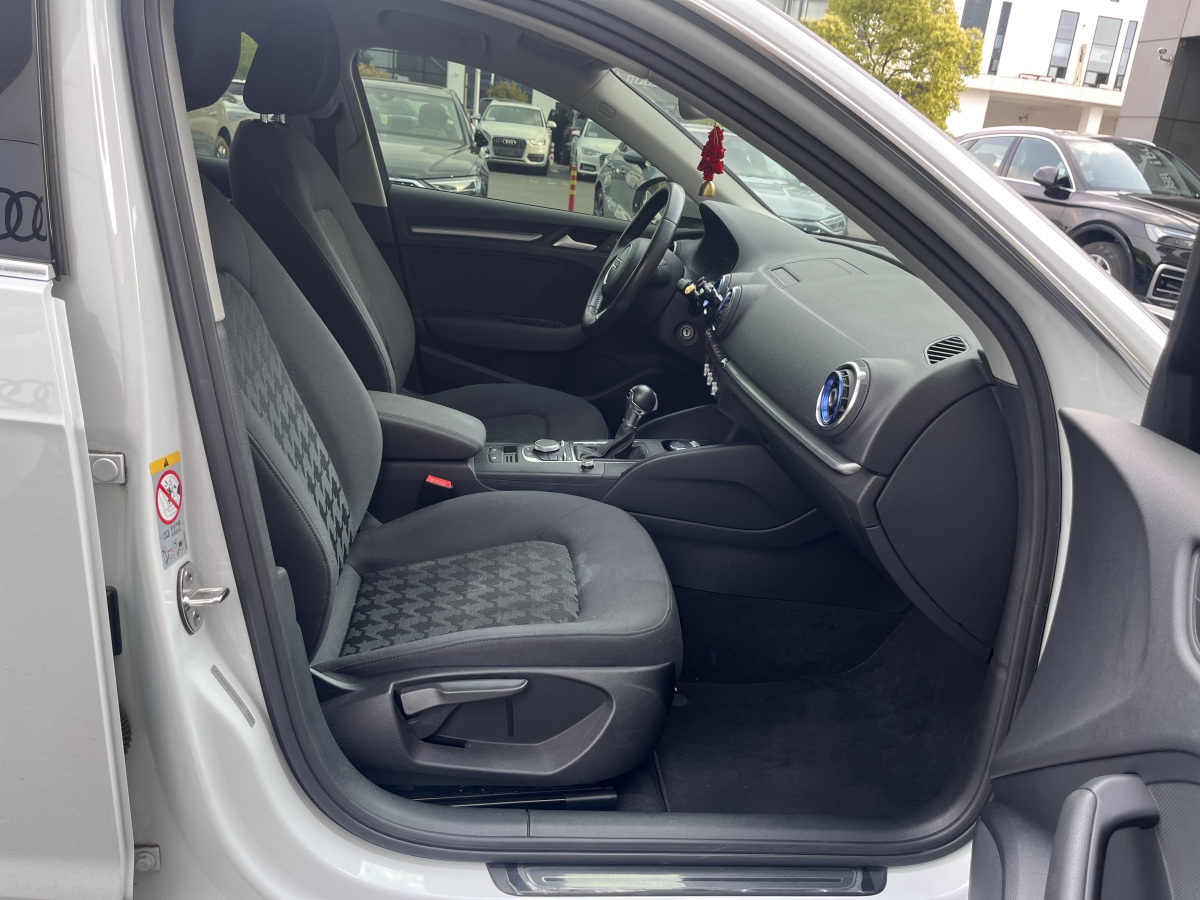 奧迪 奧迪A3  2014款 Sportback 35 TFSI 自動(dòng)時(shí)尚型圖片