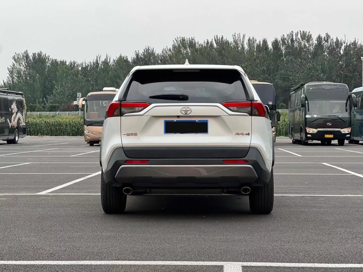 豐田 RAV4  2018款 榮放 2.0L CVT兩驅(qū)風尚版圖片