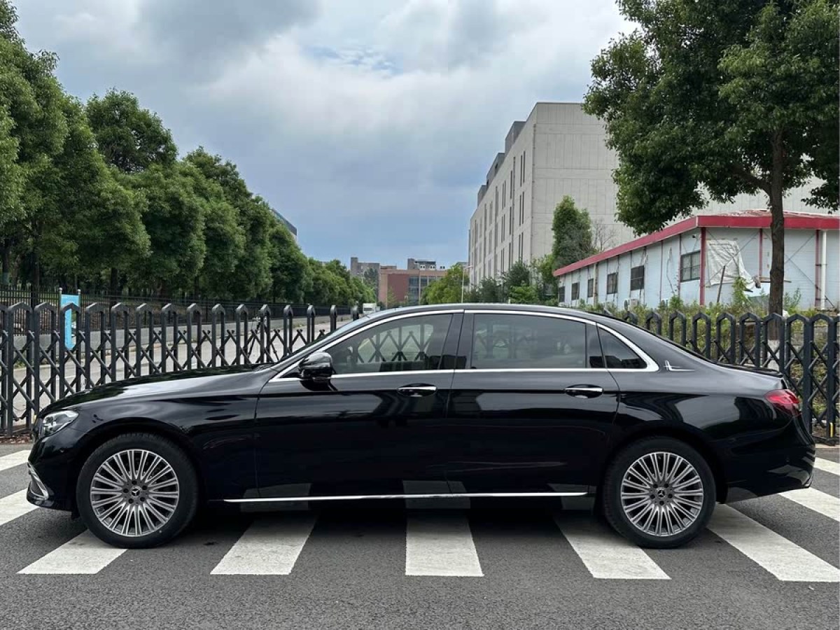 奔馳 奔馳E級  2022款 改款 E 300 L 時尚型圖片