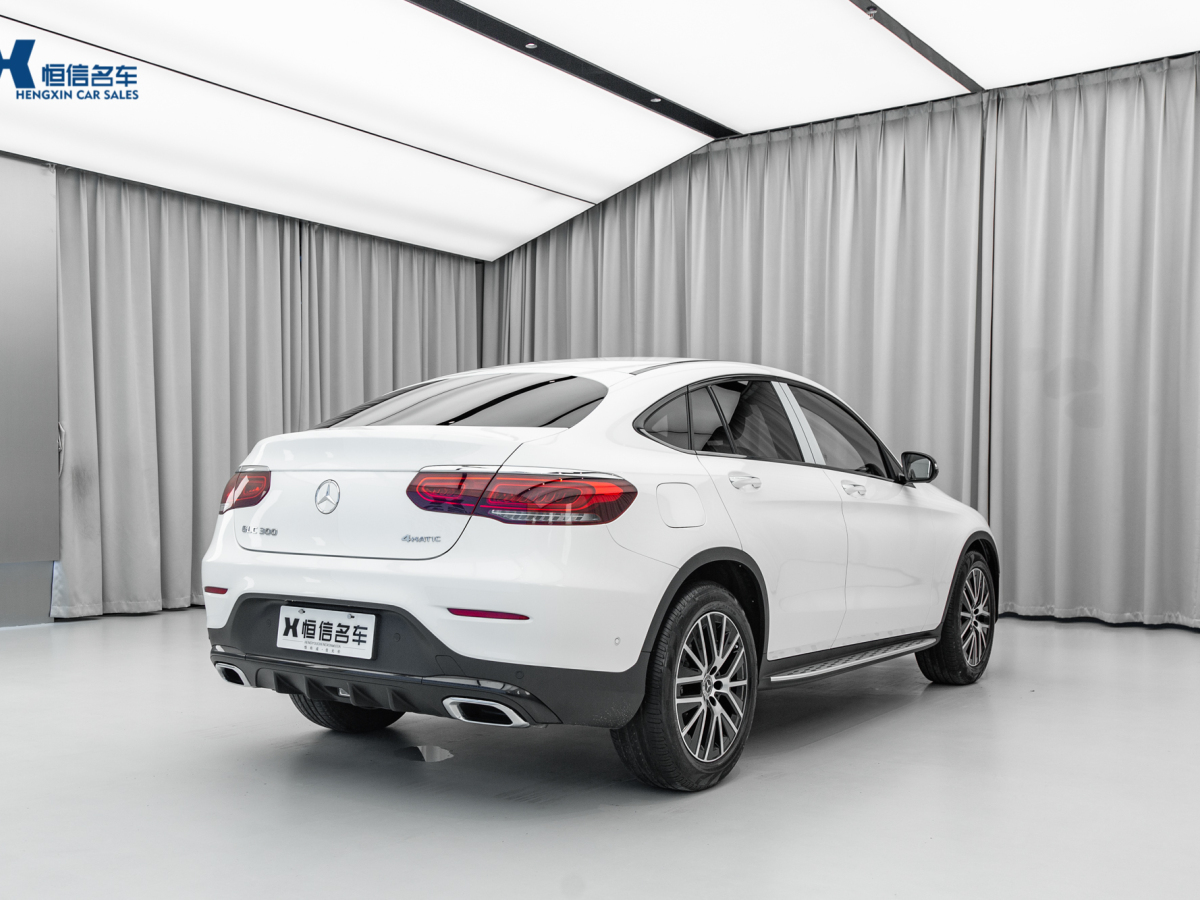 2020年11月奔馳 奔馳GLC  2023款 GLC 300 4MATIC 轎跑SUV