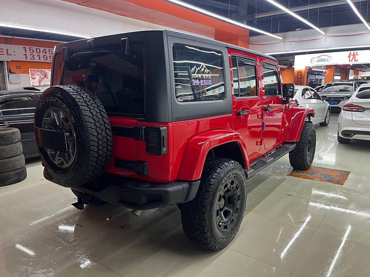 Jeep 牧馬人  2015款 3.0L Sahara 四門版圖片