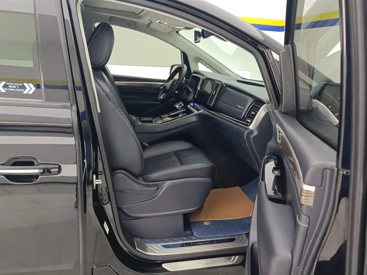 廣汽傳祺 M8  2021款 領(lǐng)秀系列 390T 尊貴版圖片