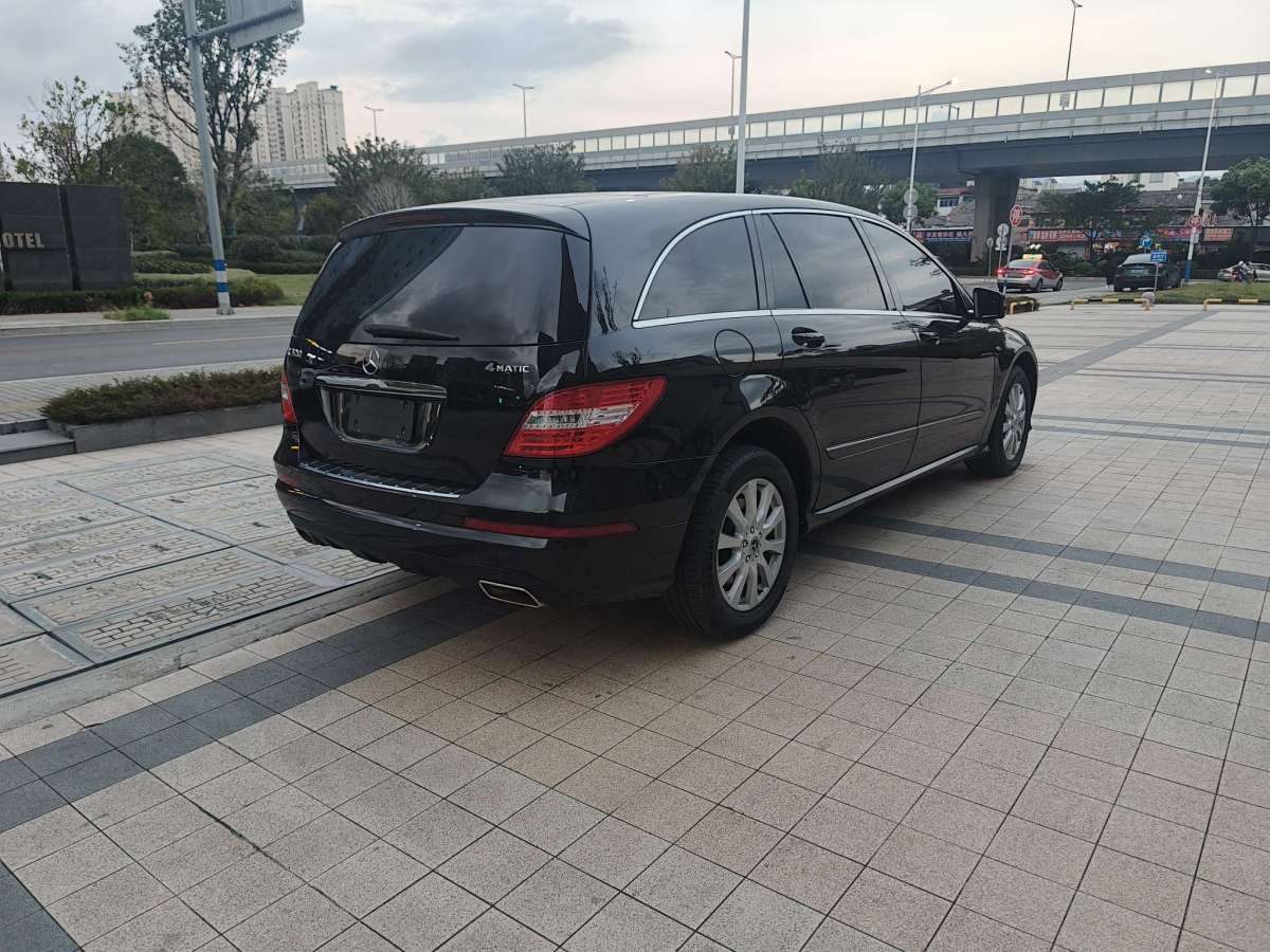 奔馳 奔馳R級  2017款 R 320 4MATIC 豪華型臻藏版圖片