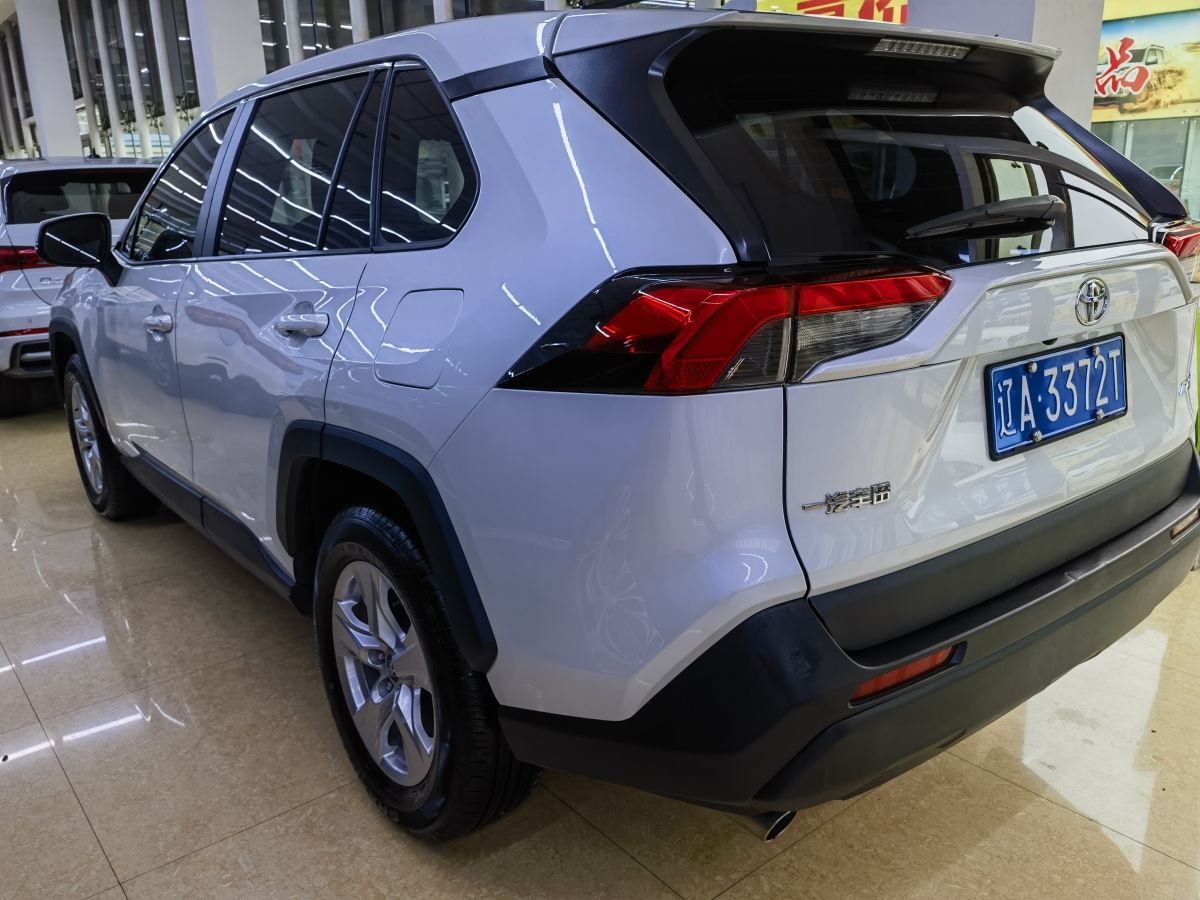 豐田 RAV4  2018款 榮放 2.0L CVT兩驅(qū)風(fēng)尚版圖片