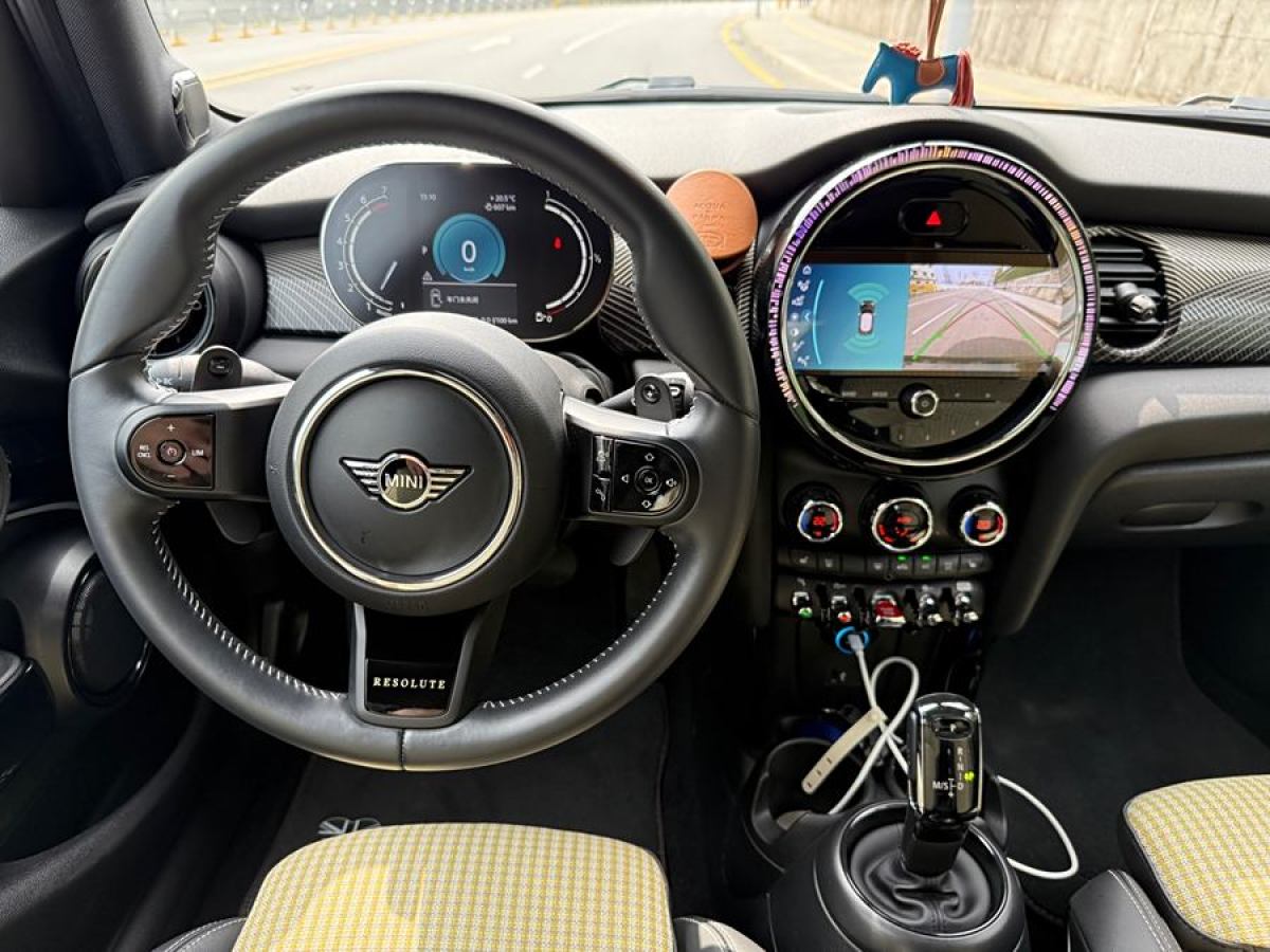 MINI MINI  2022款 2.0T COOPER S 執(zhí)迷特別版 五門版圖片