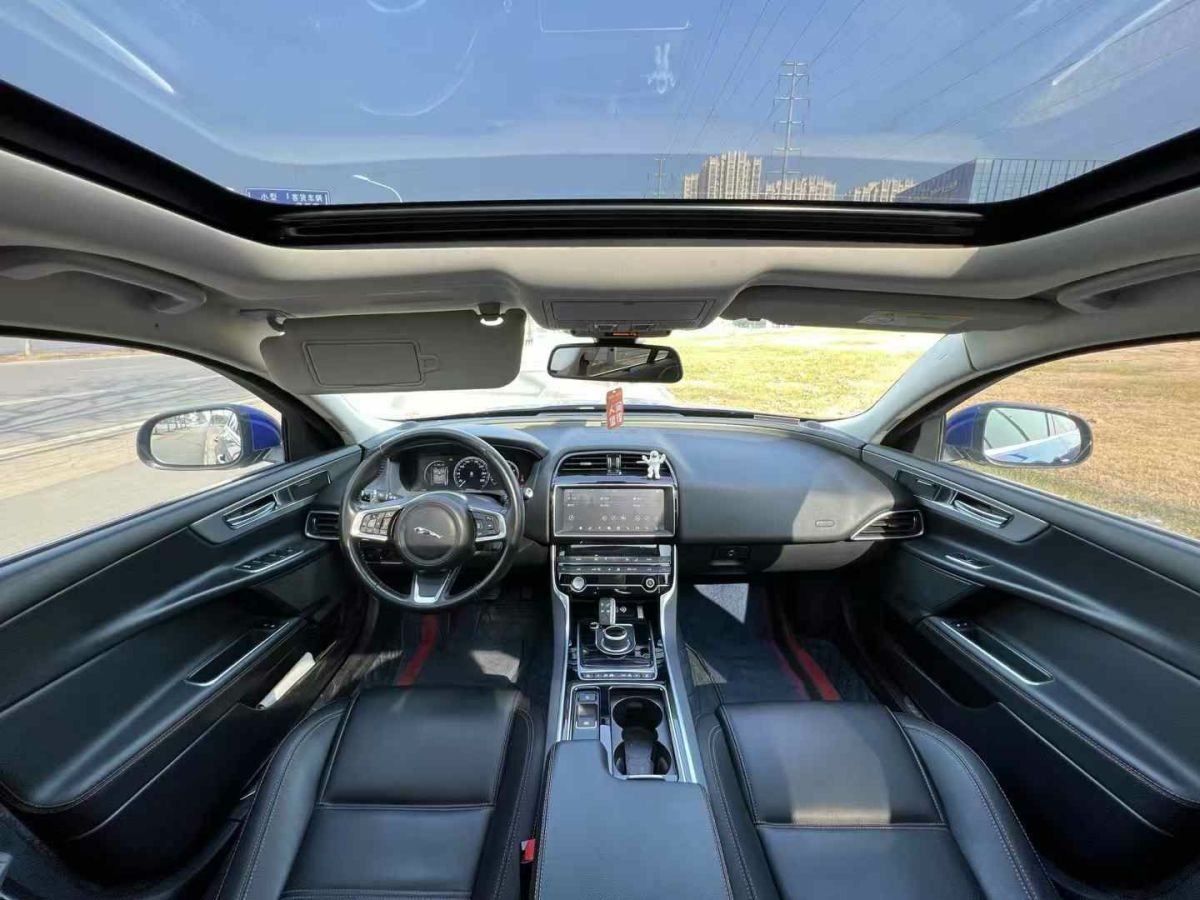 捷豹 XE  2019款 2.0T 300PS 四驅(qū)Landmark Edition圖片