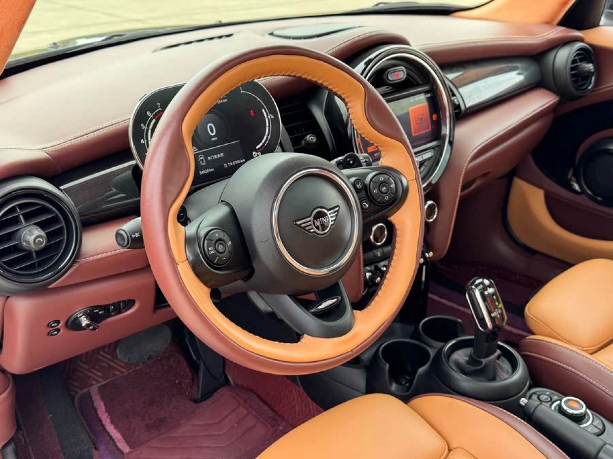 MINI MINI  2021款 2.0T COOPER S 經(jīng)典派 五門版圖片