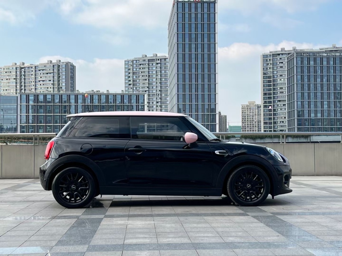 MINI MINI  2020款 1.5T COOPER 經(jīng)典派 五門絕色版圖片