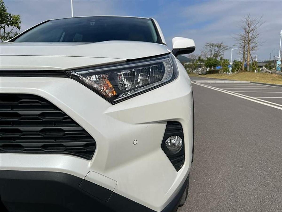 豐田 RAV4榮放  2023款 雙擎 2.5L E-CVT兩驅(qū)精英Plus版圖片