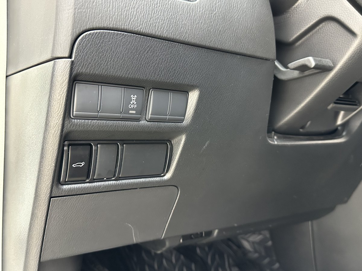 日產(chǎn) 途樂(lè)  2018款 4.0L 鉑金型圖片
