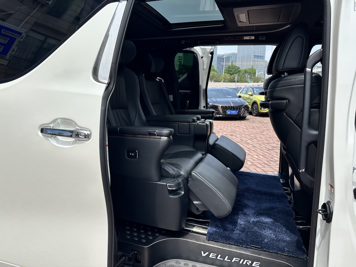 豐田 威爾法  2021款 皇冠 雙擎 2.5L HV至尊版圖片