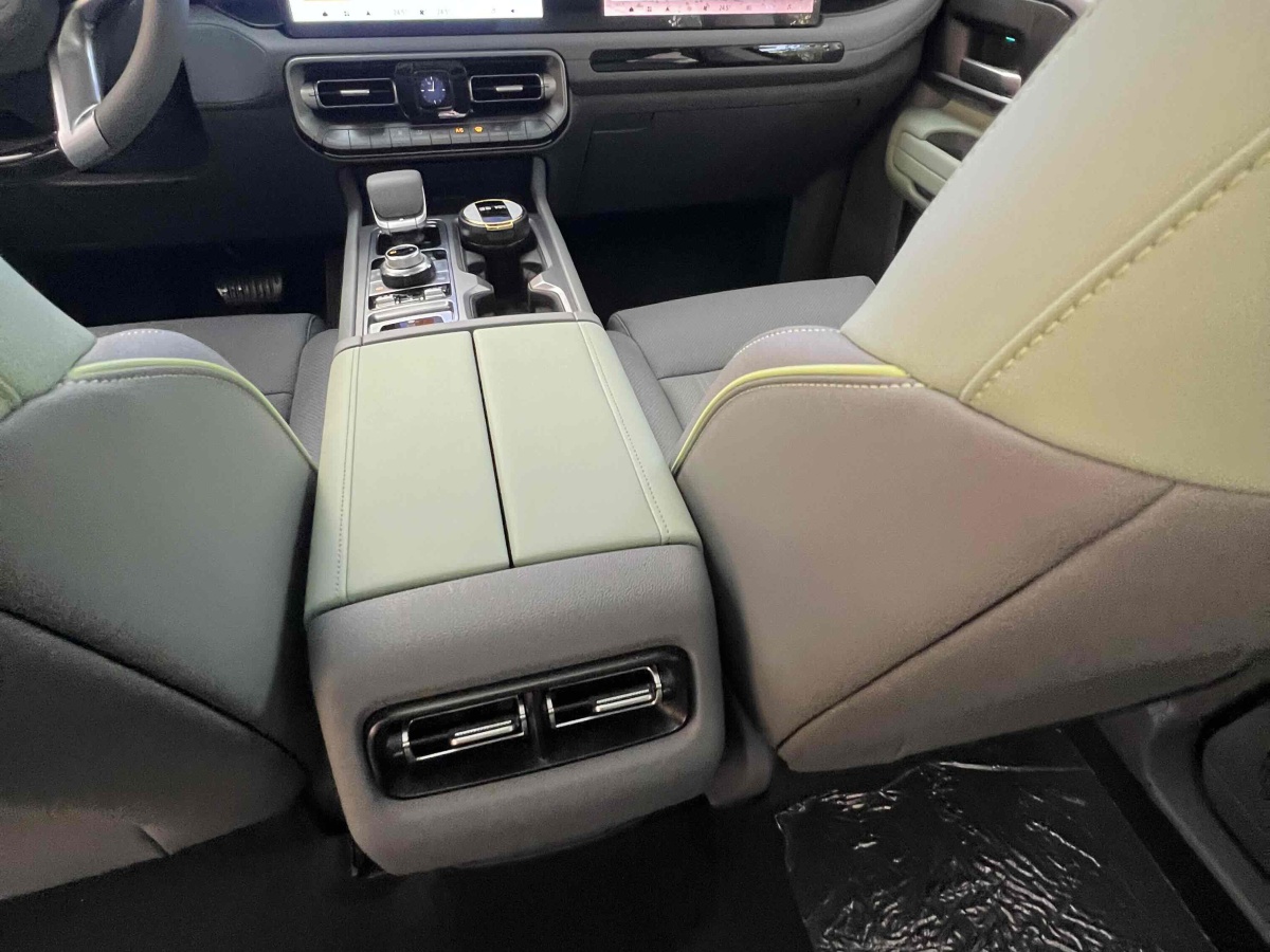 北京 BJ40  2024款 2.0T 城市獵人版 俠客型圖片
