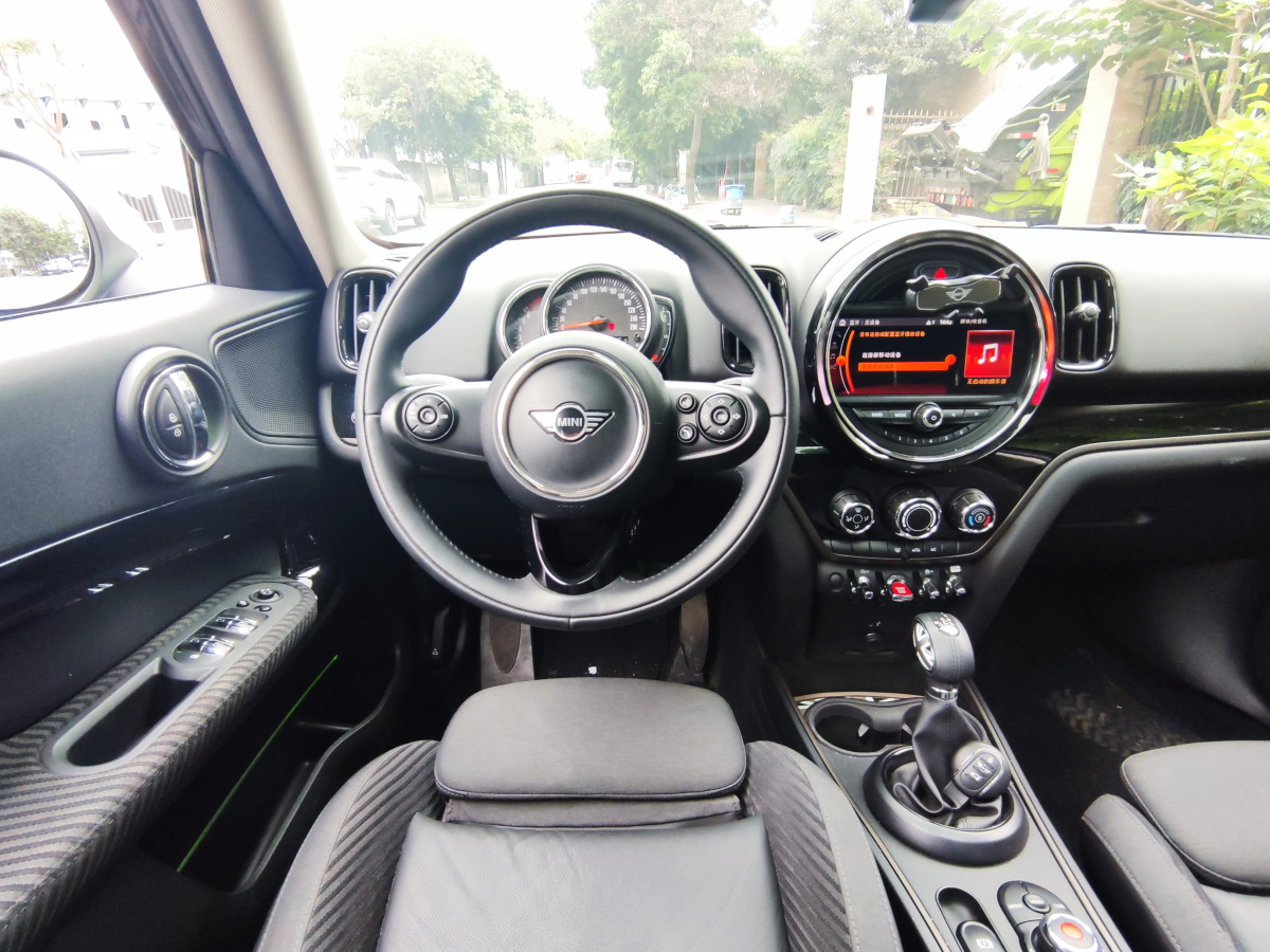 MINI COUNTRYMAN  2018款 1.5T COOPER ALL4 經(jīng)典派圖片