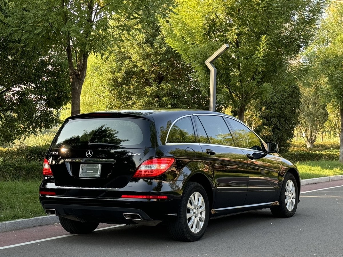 奔馳 奔馳R級(jí)  2014款 R 320 4MATIC 商務(wù)型圖片