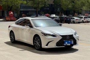 ES 雷克薩斯 300h 臻享版