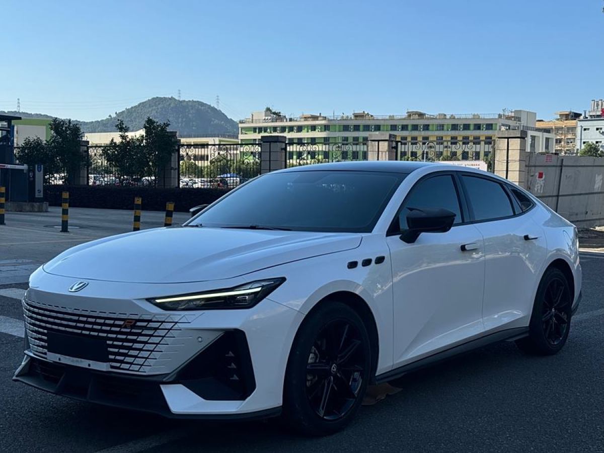 長(zhǎng)安 長(zhǎng)安UNI-V  2022款 1.5T 尊貴型圖片