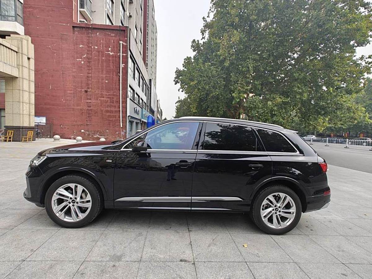 奧迪 奧迪Q7  2023款 45 TFSI quattro S line運(yùn)動(dòng)型圖片