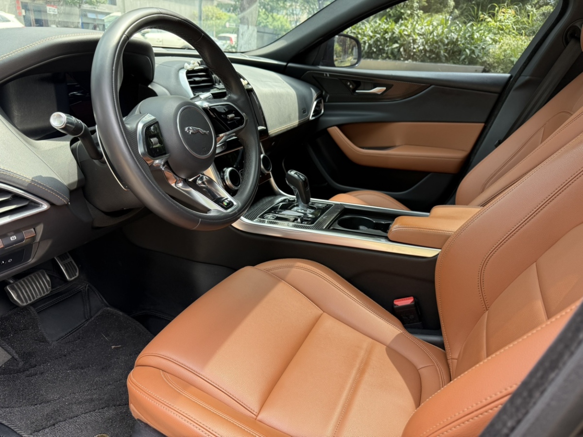 捷豹 XEL  2021款 2.0T 250PS 曜黑運(yùn)動版圖片