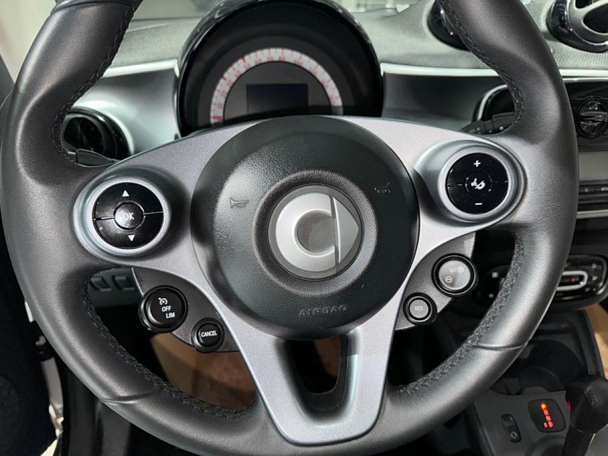 smart fortwo  2019款 0.9T 66千瓦硬頂風(fēng)擎版 國(guó)VI圖片