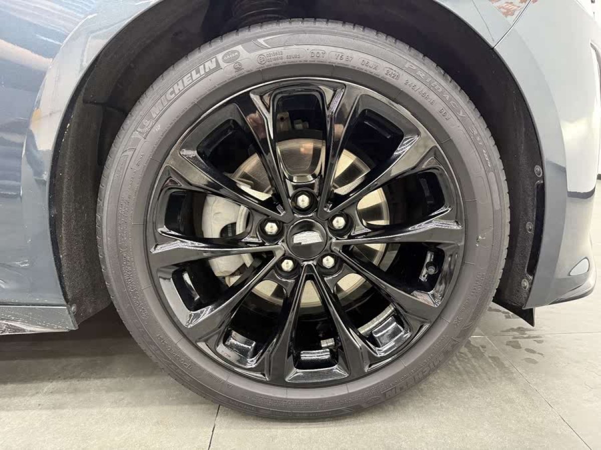 凱迪拉克 CT5  2021款 28T 領(lǐng)先運(yùn)動型圖片