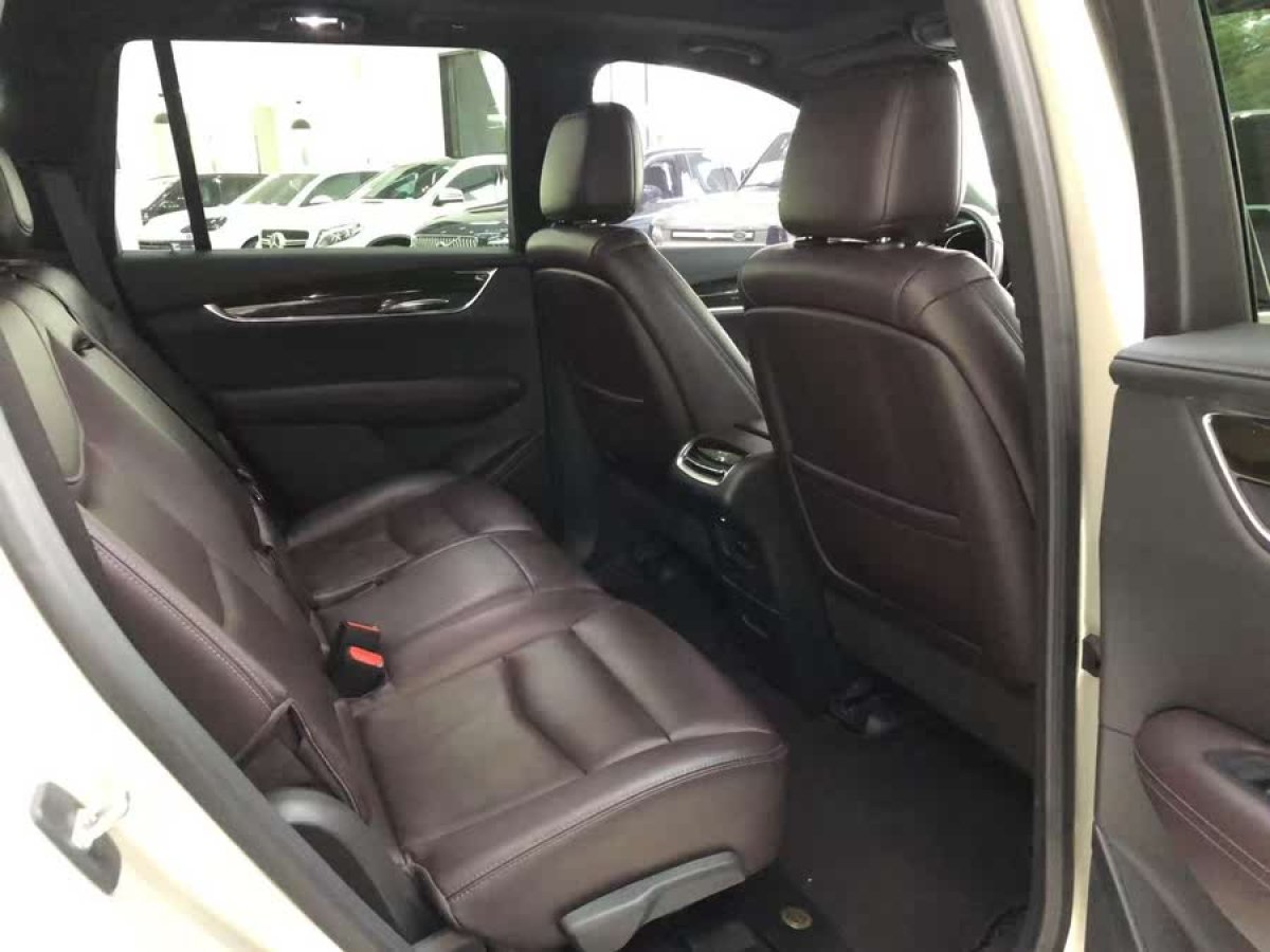 凱迪拉克 XT6  2022款 2.0T 七座兩驅(qū)豪華型圖片