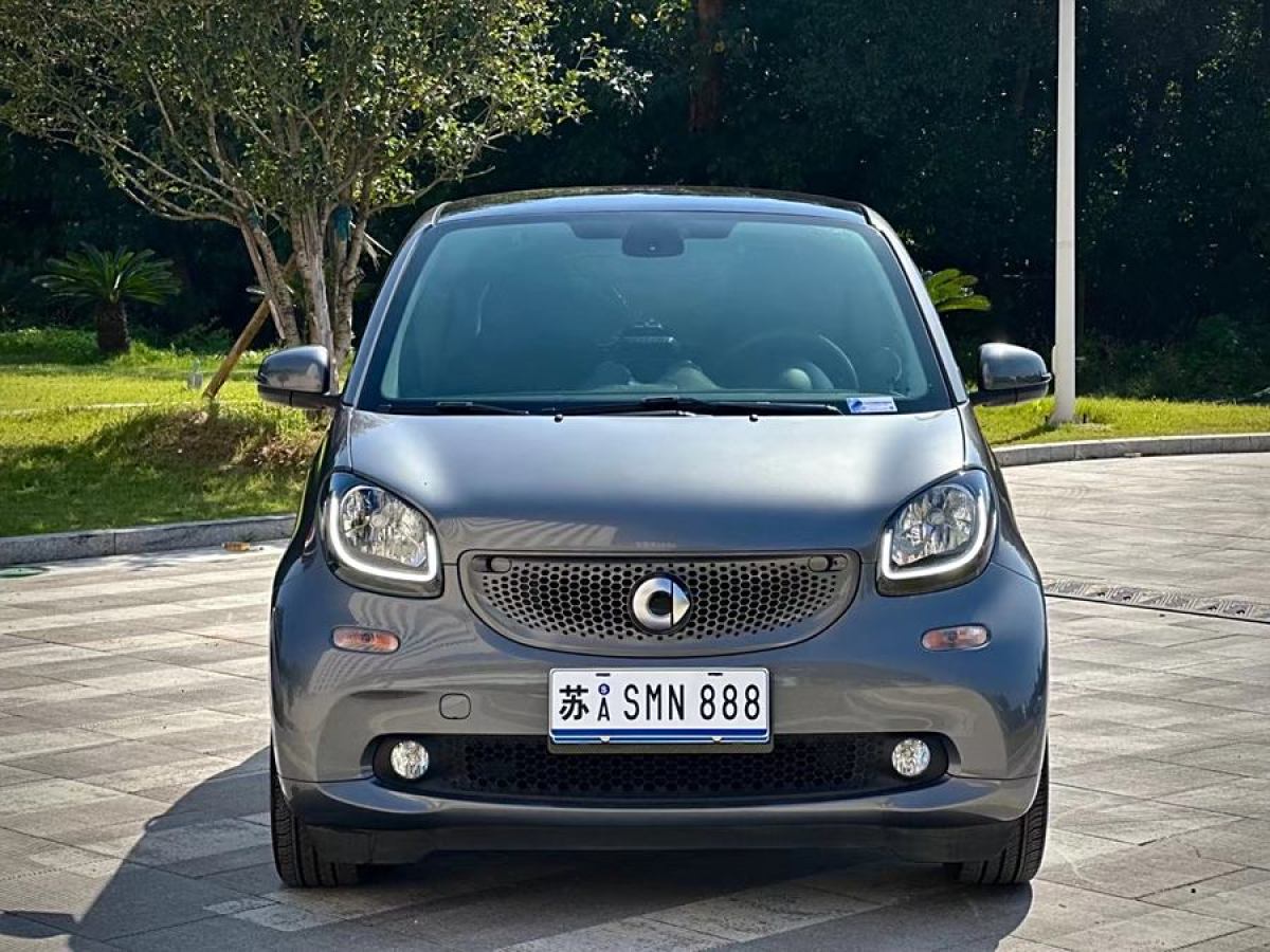 2018年6月smart fortwo  2018款 0.9T 66千瓦耀鈦度特別版