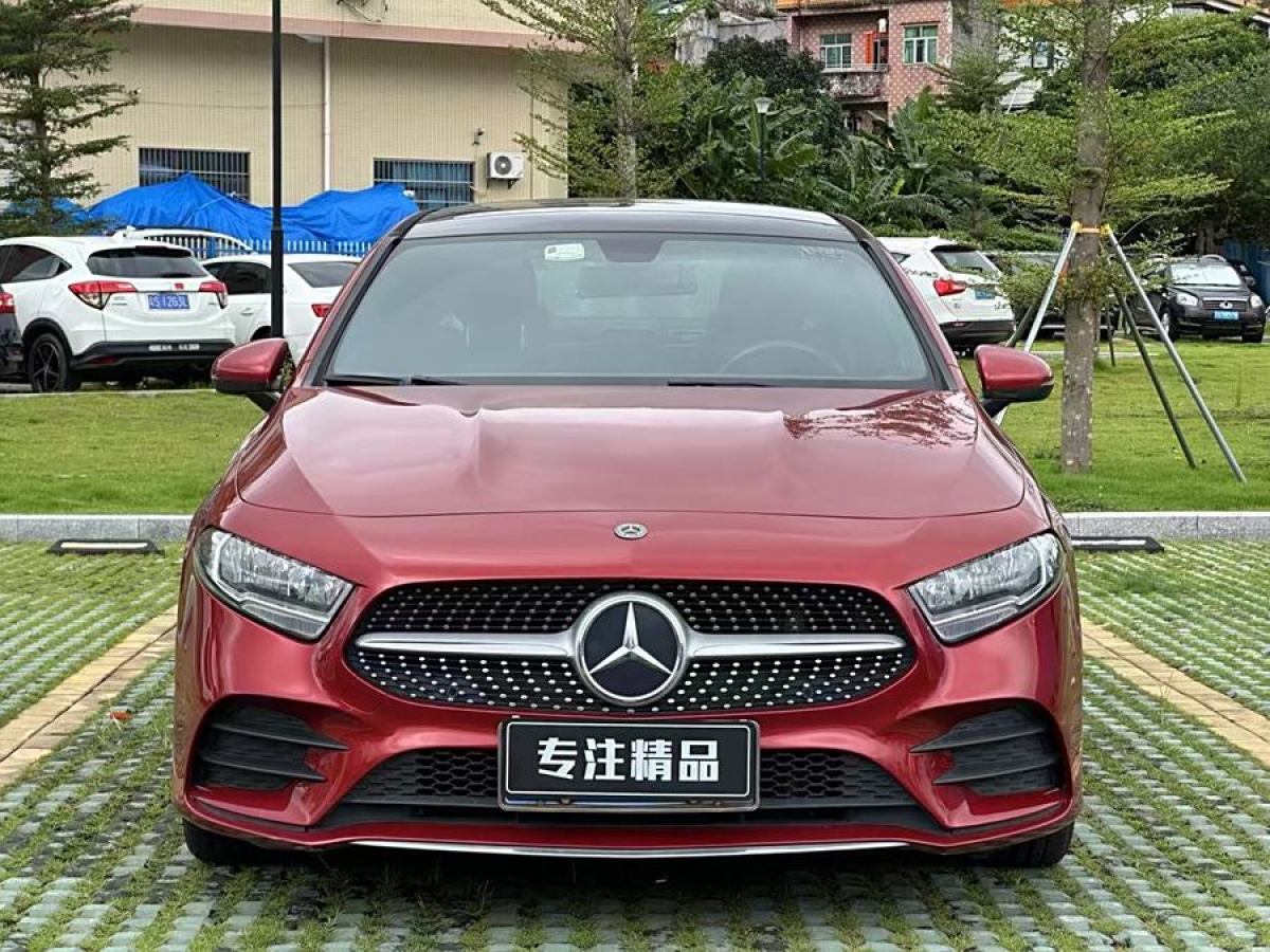 2019年5月奔馳 奔馳A級(jí)  2019款  改款 A 180 L 運(yùn)動(dòng)轎車