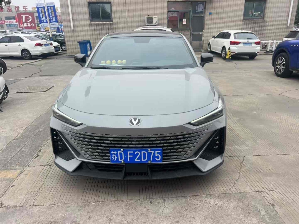 長安 長安UNI-V  2022款 1.5T 尊貴型圖片