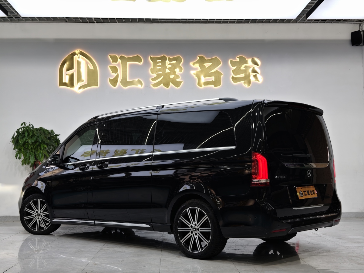 奔馳 V級(jí)  2021款 V 260 L 長(zhǎng)軸距豪華版圖片