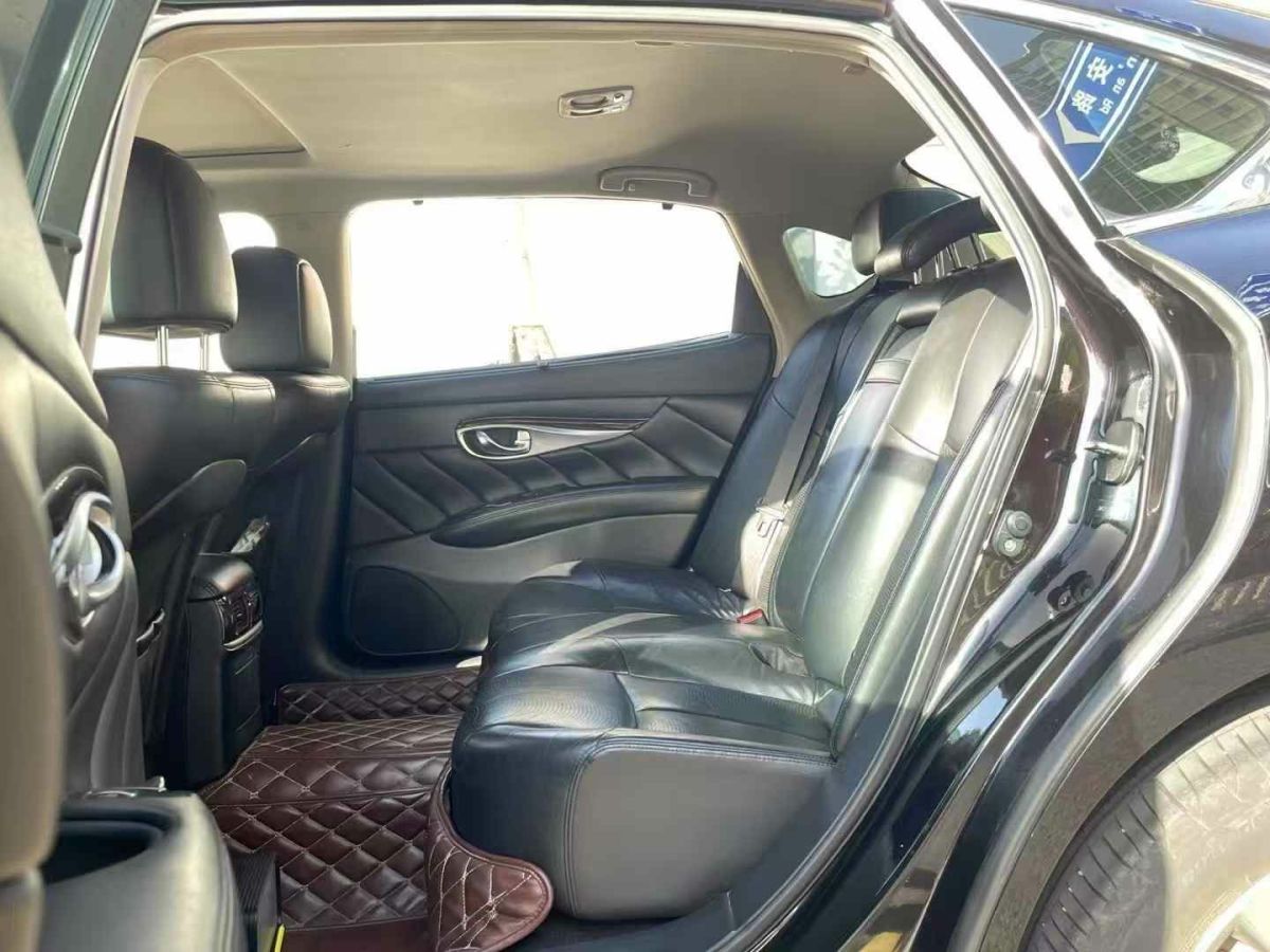 英菲尼迪 Q70  2013款 Q70L 油電混合 3.5 奢華版圖片