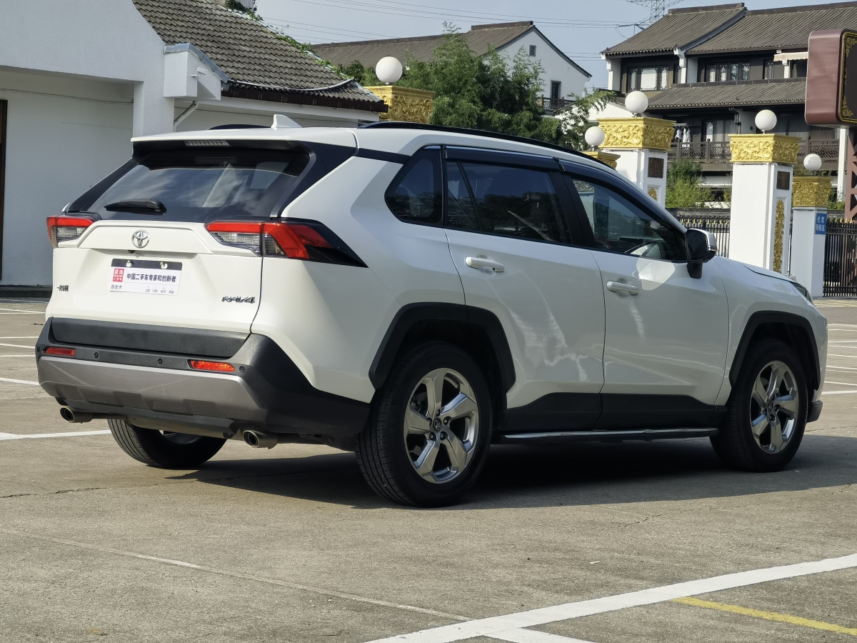 豐田 RAV4  2018款 榮放 2.0L CVT兩驅(qū)風(fēng)尚版圖片