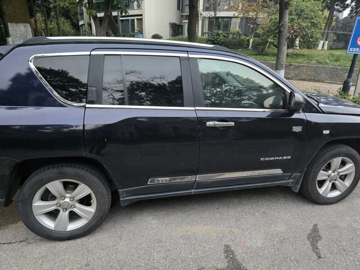 Jeep 指南者  2011款 2.4L 四驅(qū)運(yùn)動(dòng)版圖片