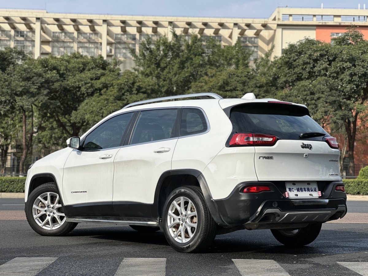 Jeep 自由光  2017款 2.4L 領(lǐng)先智能版圖片