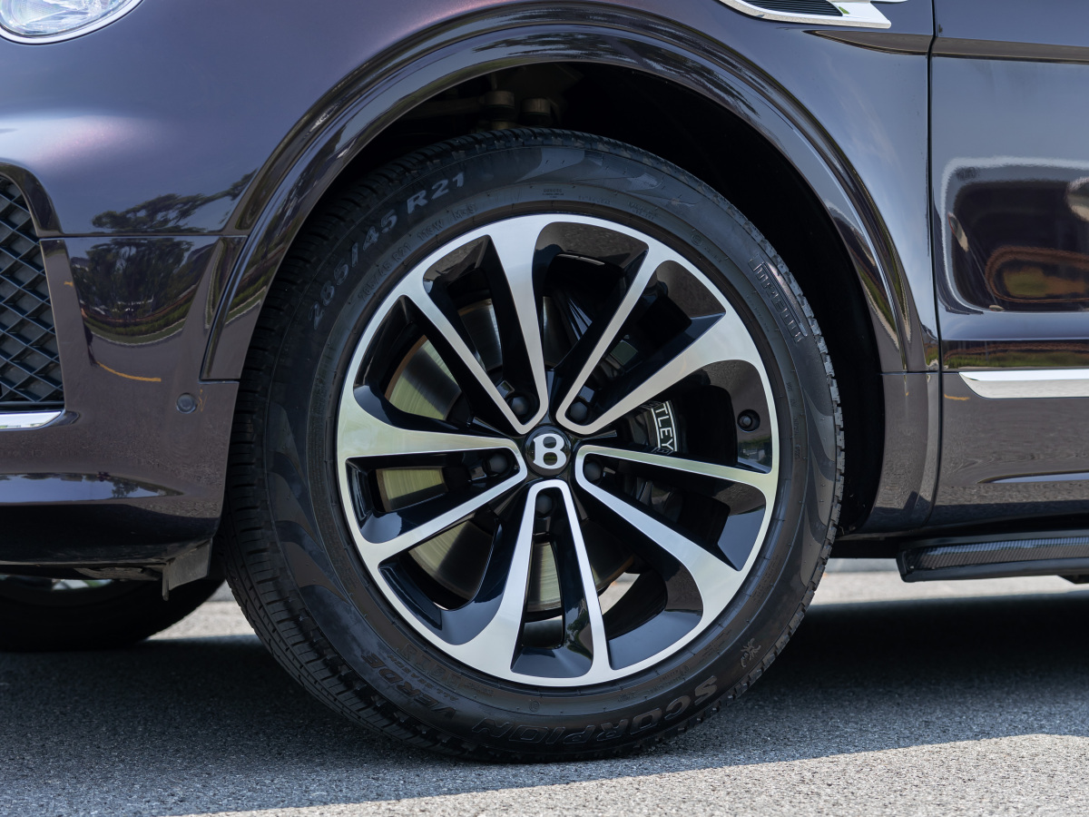 賓利 添越  2023款 4.0T V8 長軸距版圖片
