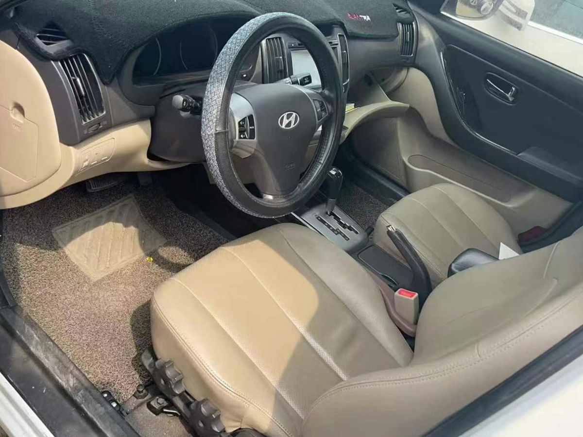 現(xiàn)代 朗動  2013款 1.6L 自動尊貴型圖片
