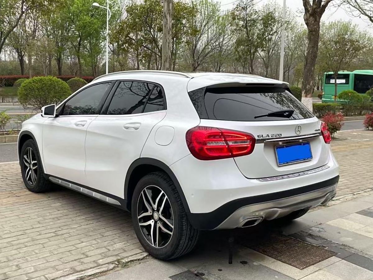 奔馳 奔馳GLA  2015款 GLA 220 4MATIC 時(shí)尚型圖片