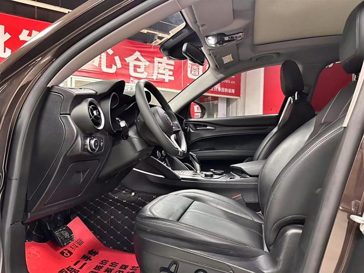 阿爾法·羅密歐 Stelvio  2017款 2.0T 200HP 豪華版圖片