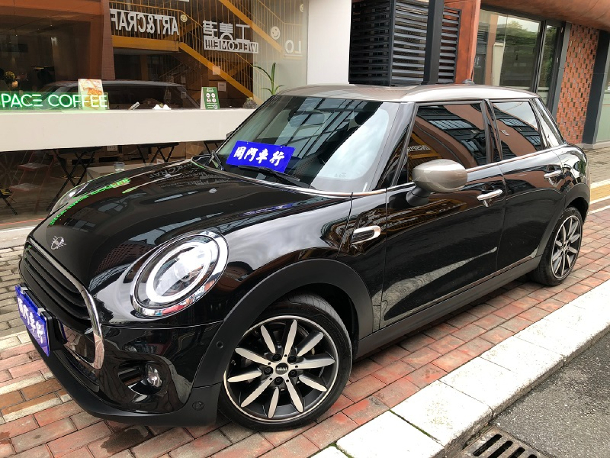 2021年8月MINI MINI  2021款 1.5T COOPER 子夜黑特别版 五门版