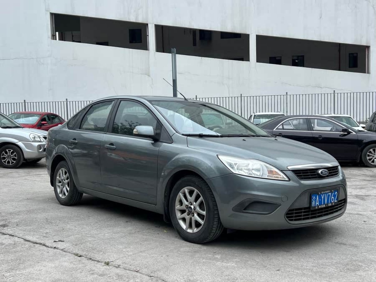 福特 ?？怂? 2011款 三廂 1.8L 手動(dòng)經(jīng)典型圖片