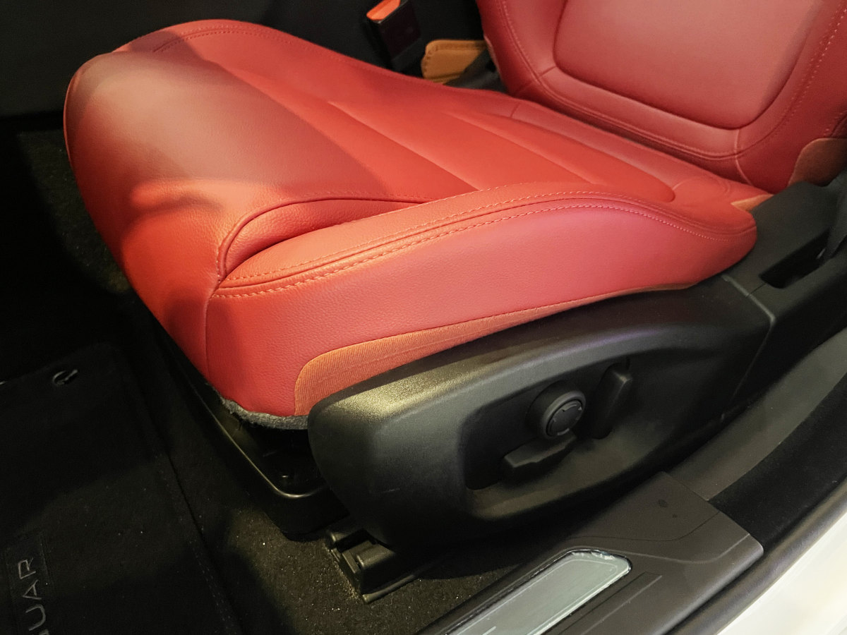 捷豹 XEL  2022款 2.0T 250PS R-DYNAMIC S進(jìn)取運(yùn)動(dòng)版圖片