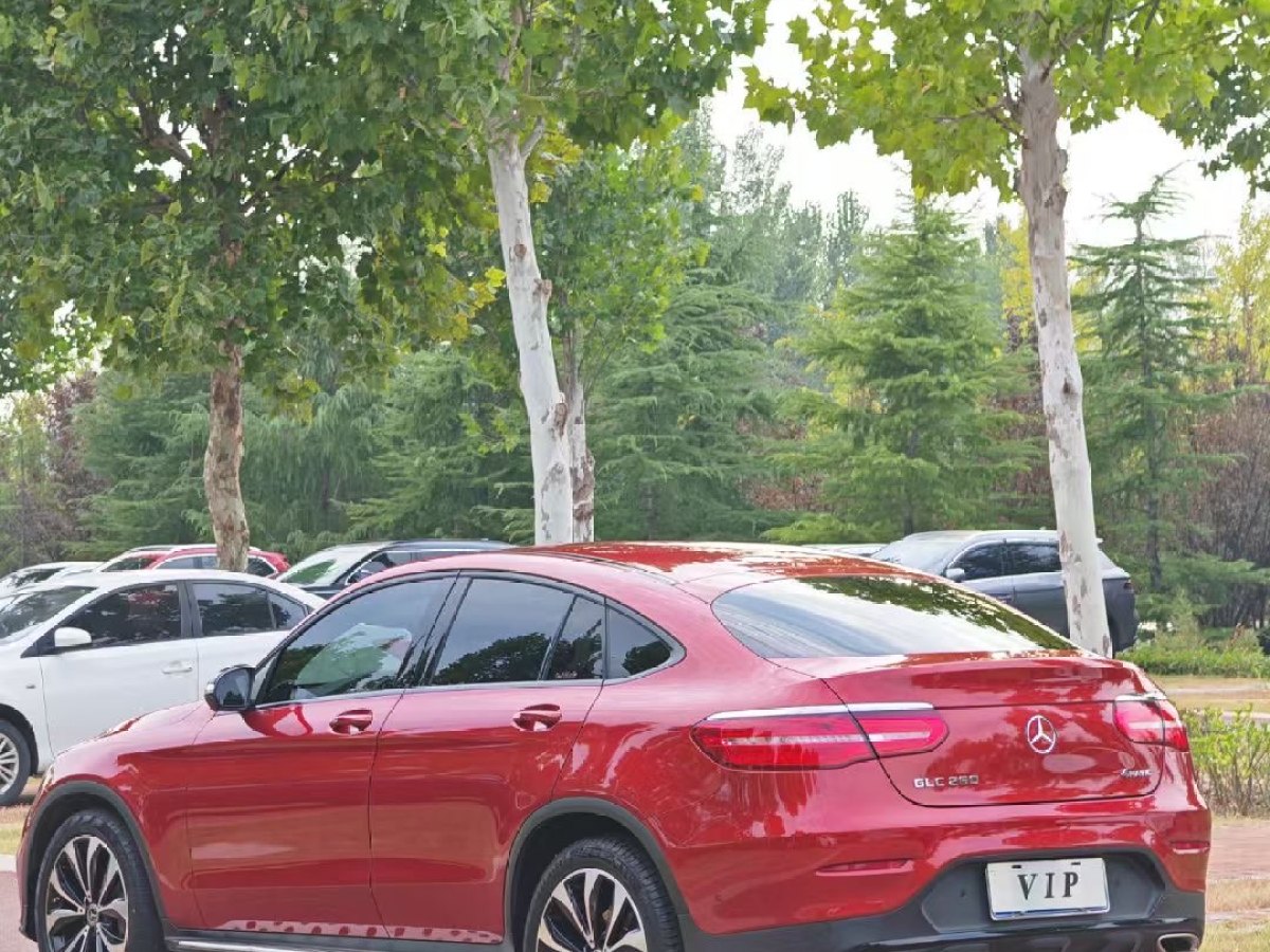 2017年8月奔馳 奔馳GLC  2021款 GLC 260 4MATIC 轎跑SUV