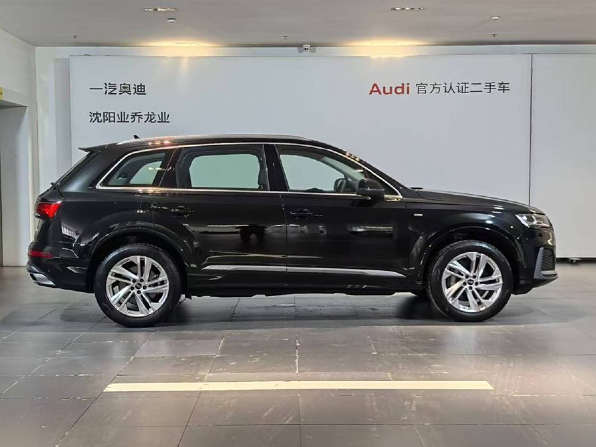 奧迪 奧迪Q7  2023款 45 TFSI quattro S line運(yùn)動(dòng)型圖片