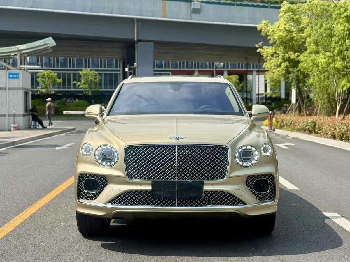賓利 添越  2023款 4.0T V8 長(zhǎng)軸距版圖片