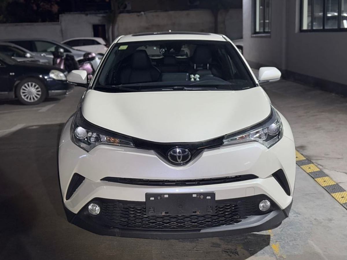 豐田 C-HR  2020款 2.0L 領(lǐng)先版圖片