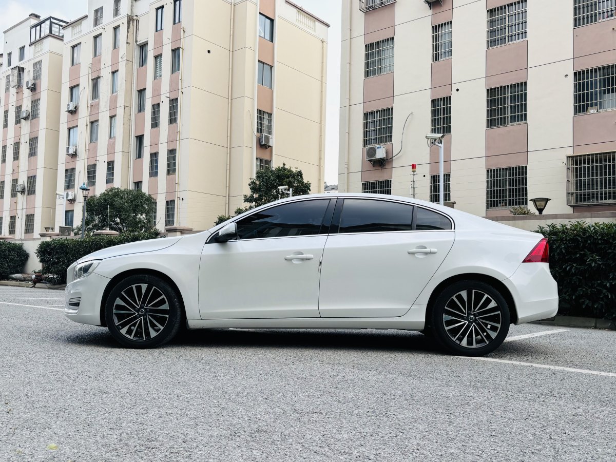 沃爾沃 S60  1448款 2.0T T5智尊版圖片