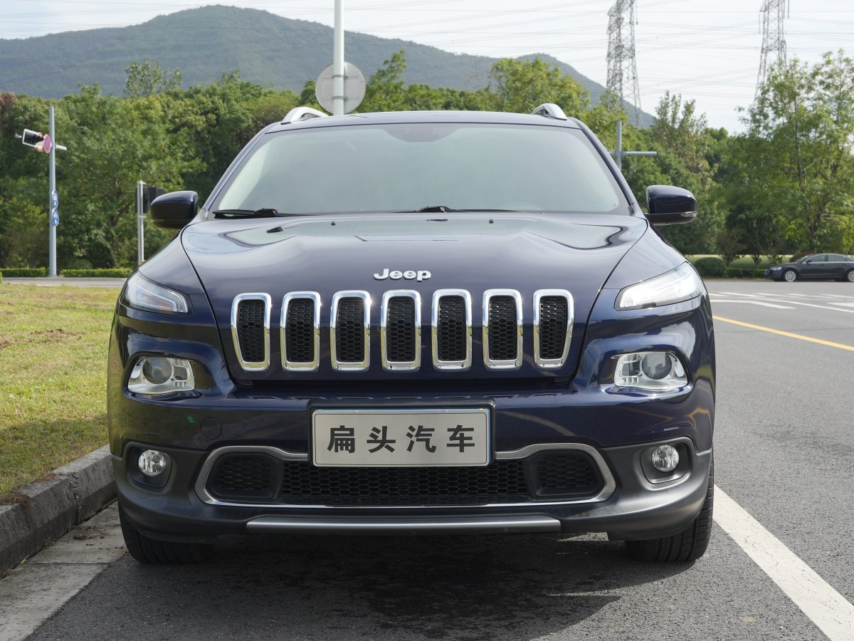 2018年5月Jeep 自由光  2017款 2.4L 領(lǐng)先智能版