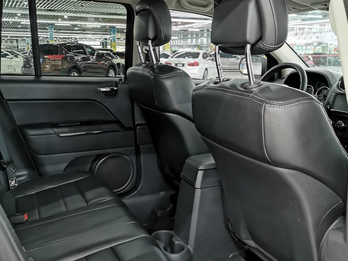 Jeep 指南者  2014款 2.4L 四驅(qū)運(yùn)動版圖片