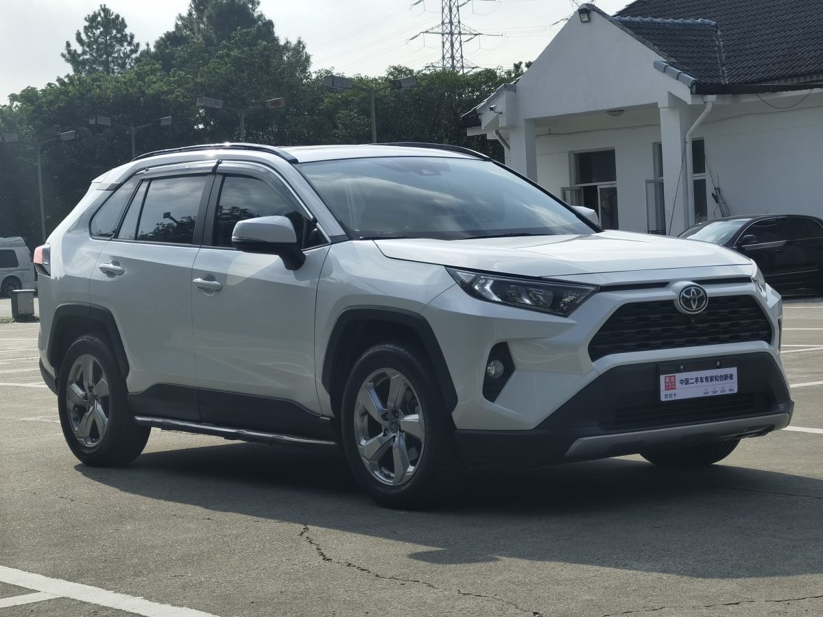 豐田 RAV4  2018款 榮放 2.0L CVT兩驅(qū)風(fēng)尚版圖片